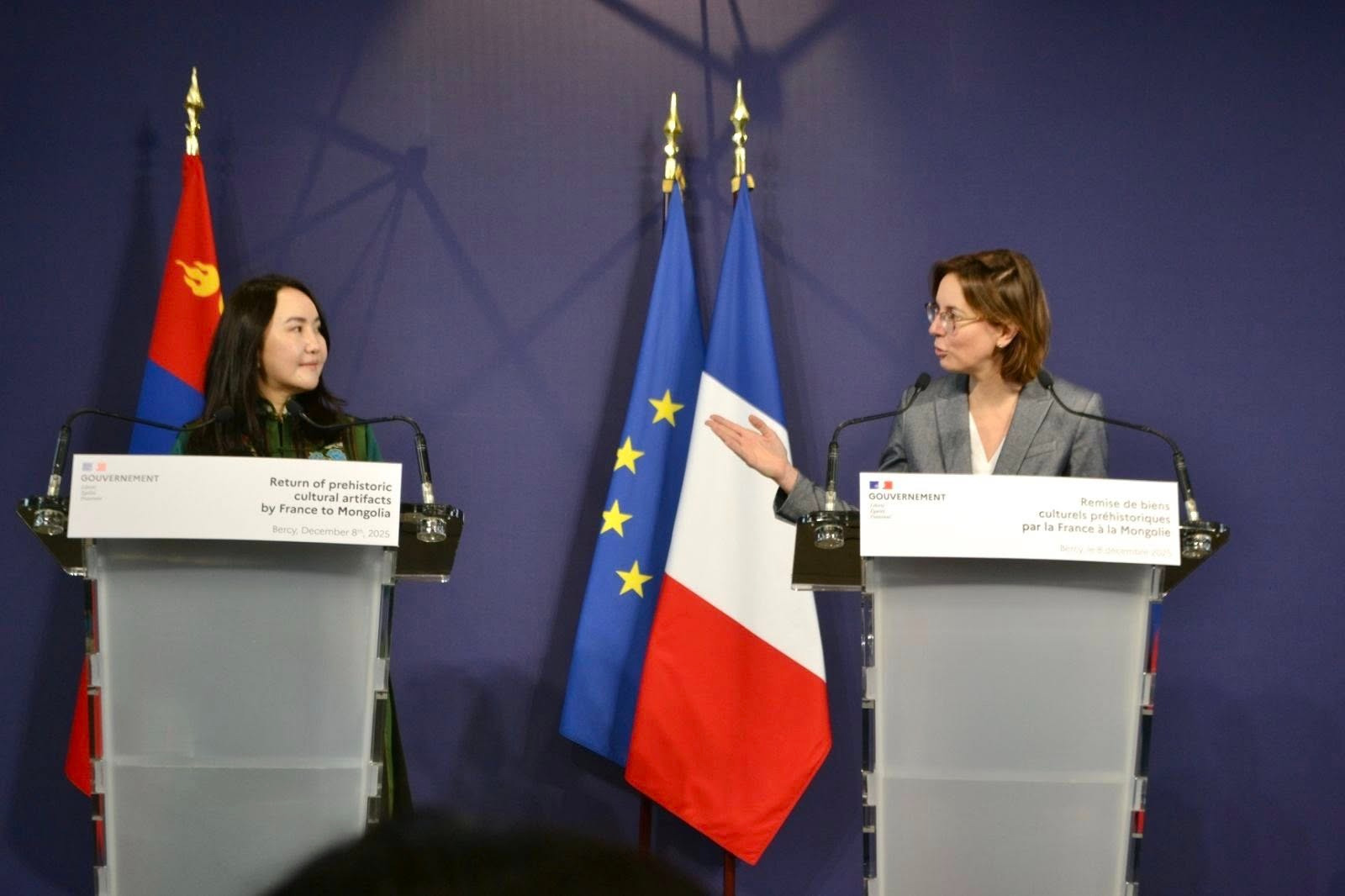 Монгол улсын нутаг дэвсгэрээс хулгайлагдаж, хууль бусаар хилээр нэвтрүүлсэн үлэг гүрвэлийн чулуужсан олдворыг эгүүлэн авлаа